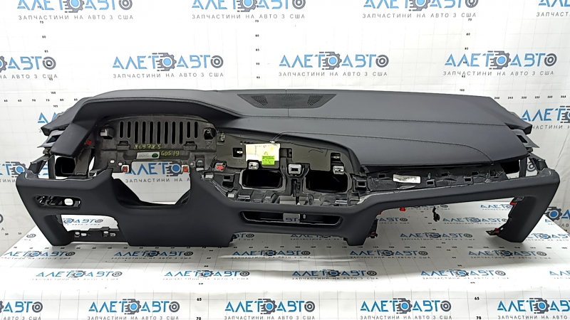 Торпедо передняя панель с AIRBAG BMW X5 G05 19-23 черная, под проекцию, вмятины