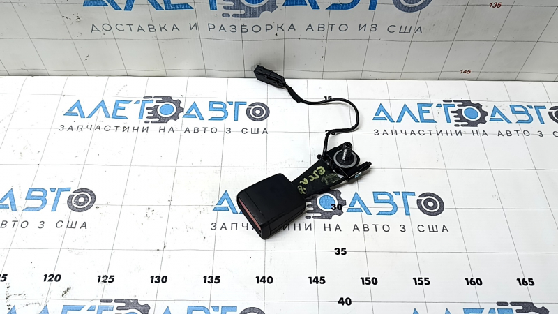 Защелка заднего ремня безопасности левая Ford Escape MK4 20-26 черная, с проводом