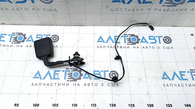 Защелка заднего ремня безопасности центральная Ford Escape MK4 20-26 черная, с проводом