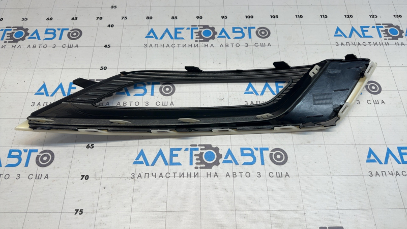 Решетка переднего бампера левая Ford Fusion mk5 17-18 под птф мат