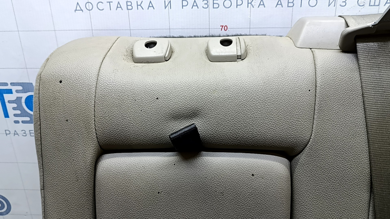 Дефект на верхней части спинки сиденья Ford Escape, вид сверху.