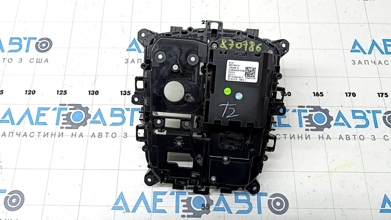 Задняя сторона шифтерa КПП для BMW X5 G05 2019-2022, хорошо видны следы использования