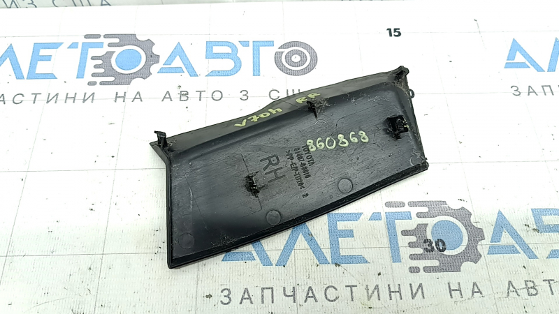 Накладка фонаря правая Toyota Camry v70 18-20 структура, трещины в креплениях