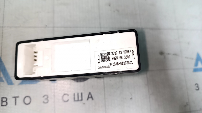 Управление стеклоподъемником задним правым Mazda CX-5 18-25 черное, тип 2
