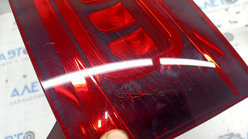 Фонарь внутренний дверь багажника правый Mercedes GLC 20-22 LED, царапины