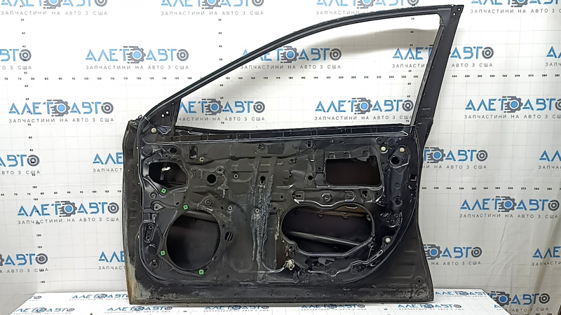 Внутренняя часть двери для Toyota Camry v70 2018-2024, без повреждений, все элементы на месте.