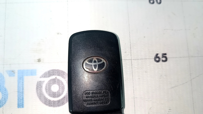 Ключ Toyota Avalon 13-18 smart 4 кнопки, тычки, царапины