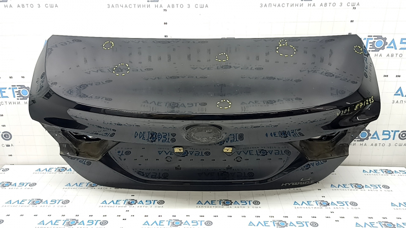 Крышка багажника Toyota Camry v70 18-24 без спойлера, черный 218, тычки, вмятина