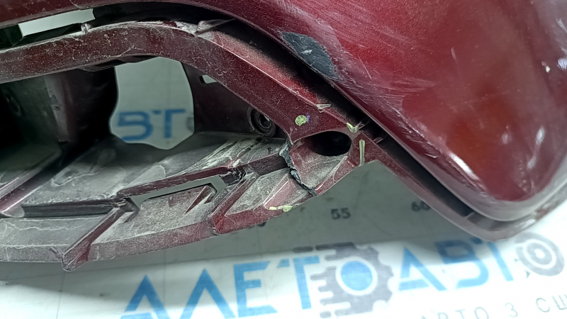 Бампер задний голый правый клык Jeep Cherokee KL 19-23 красный, царапины, замят, потертость, треснут, сломано крепление
