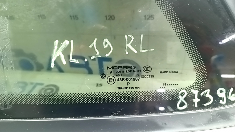 Оригинальное стекло KL 19 RL для Jeep Cherokee 2014-2023, видно состояние маркировки