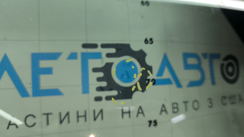 Лобовое стекло Mazda CX-50 23-26 под датчик дождя и камеру, песок, царапины