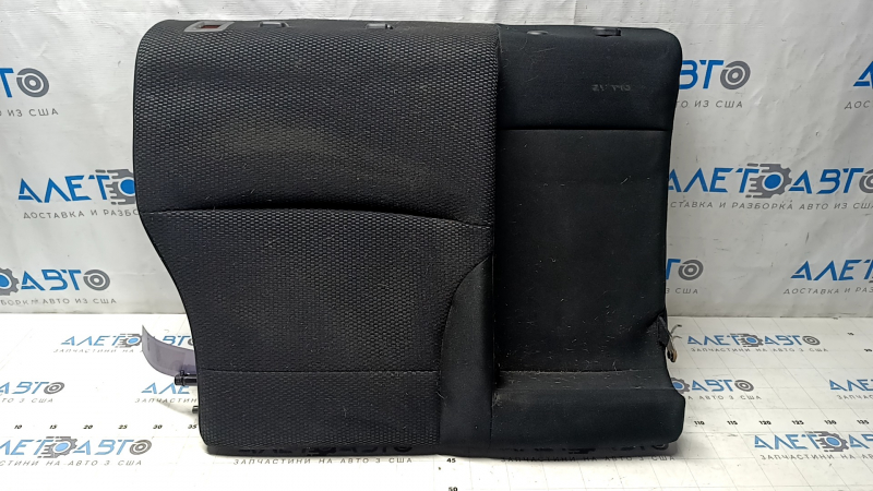 Спинка заднего ряда сидений для Subaru Outback 2015-2019, вид спереди с возможными загрязнениями.