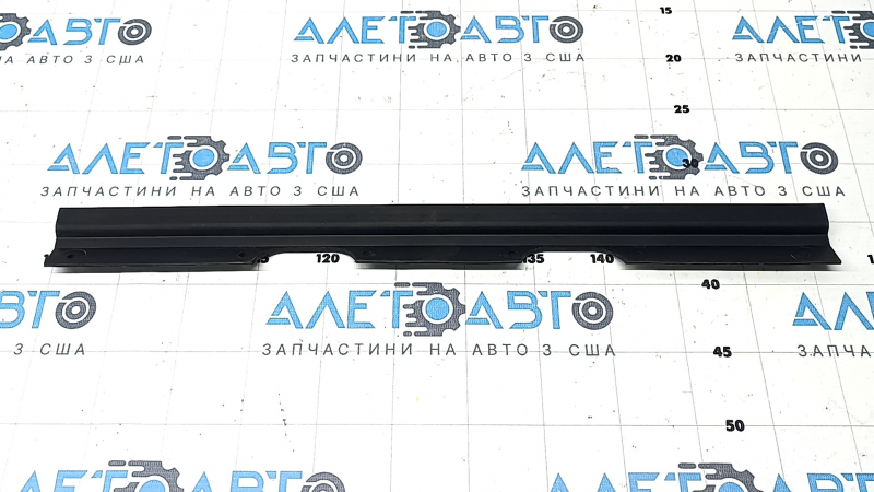 Уплотнитель двери багажника верхний Mazda CX-50 23-26