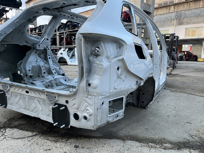 Четверть кузова для BMW X5 G05, белая, в хорошем состоянии для замены на автомобиле с 2019 по 2026 год.