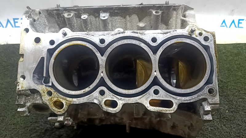 Блок цилиндров 2GR-FXE Lexus RX450h 10-15 под расточку, задиры