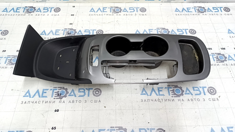 Центральная консоль бокс для Chevrolet Malibu 2016-2025, вид спереди.