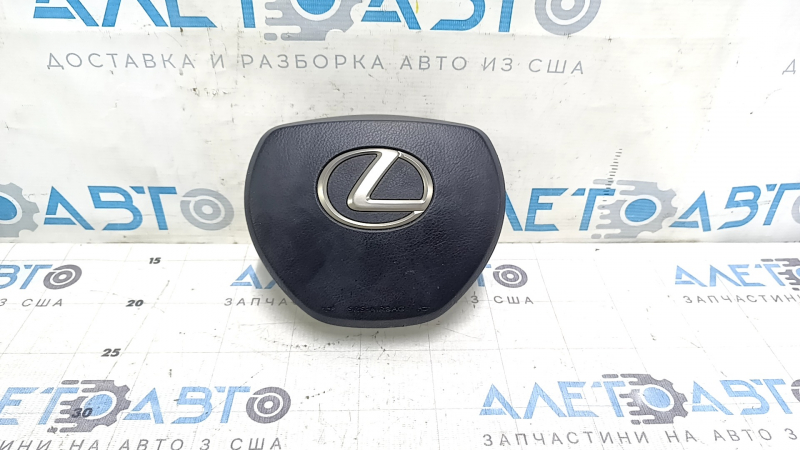 Крупный план водительской подушки безопасности airbag для Lexus ES 2013-2016