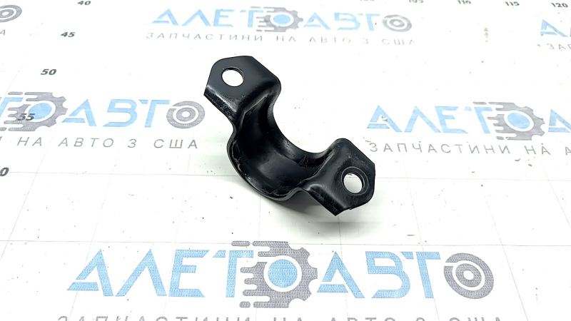 Скоба крепления переднего стабилизатора левая Mazda CX-50 23-26