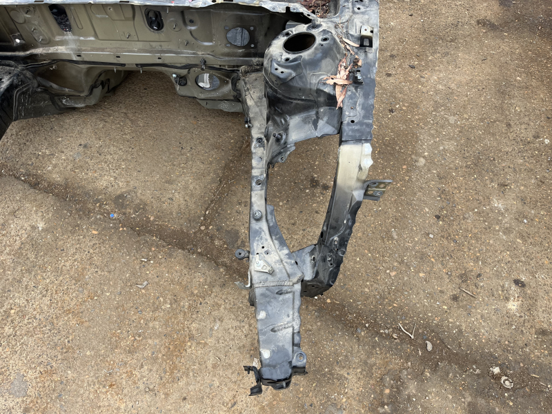 Четверть передняя левая Toyota Camry v70 18-24 на кузове, черная