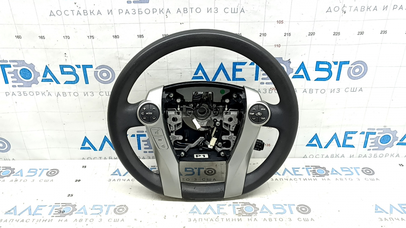 Рулевое колесо Toyota Prius 2010-2015 - общий вид спереди