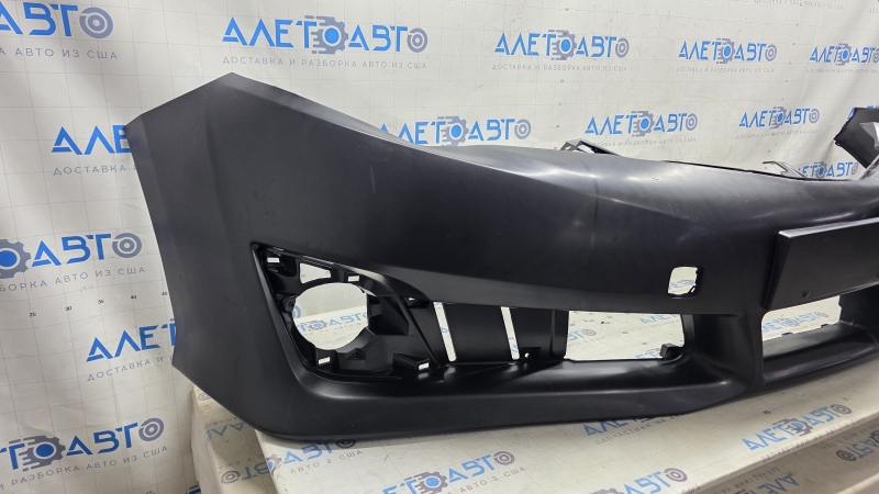 Бампер передний голый Toyota Camry v50 12-14 usa SE под заглушку, примят, царапины