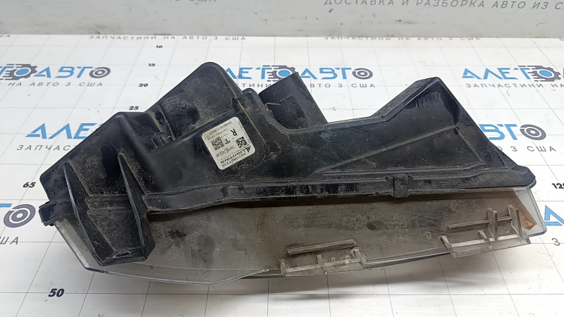 Противотуманная фара птф правая Tesla Model 3 18-23 с поворотником, с корректором, песок, сколы