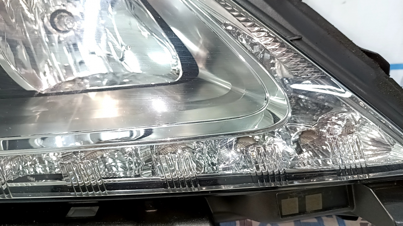 Фара передняя правая в сборе Lexus ES300h ES350 13-15 дорест ксенон + LED DRL, песок, под полировку