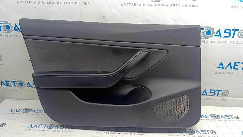 Обшивка двери передней левой Tesla Model 3, отлично сохранившаяся без дефектов