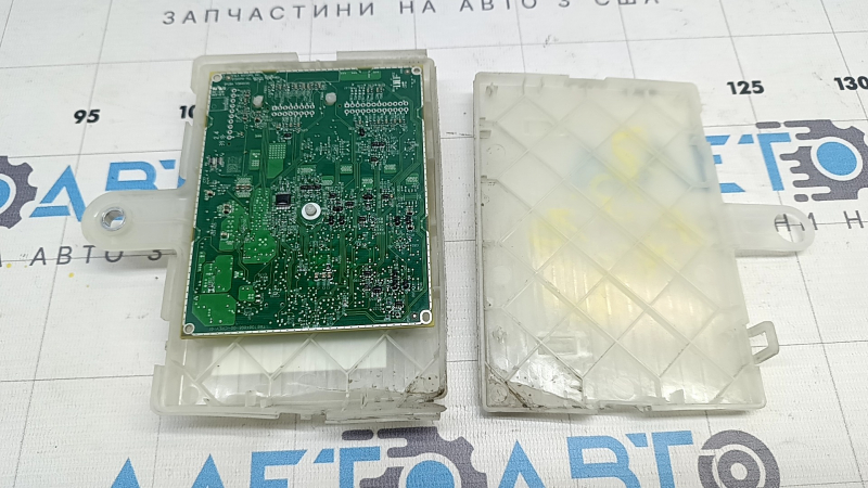 Блок управления зарядного порта Tesla Model 3 18-23 сломан корпус