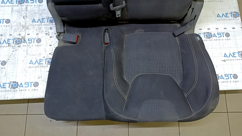 Задний ряд сидений 2 ряд левое Jeep Cherokee KL 14-18 ткань, черное с серыми вставками, с ремнем и подлокотником, под чистку