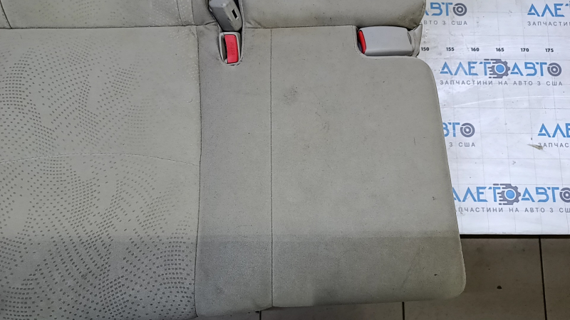 Задний ряд сидений 2 ряд правое Toyota Prius V 12-14 велюр беж, с подлокотником, под чистку