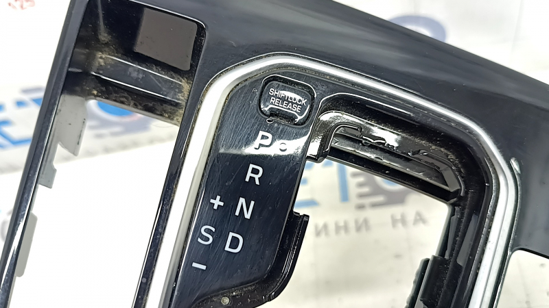 Угол накладки шифтеров с кнопкой сброса для Hyundai Ioniq 2017-2022