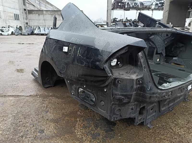 Четверть крыло задняя левая VW Passat b8 16-19 USA на кузове, черная, тычки