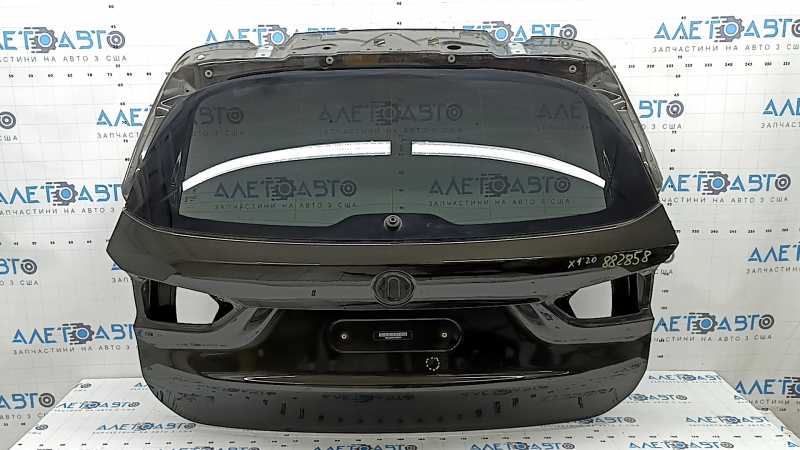 Дверь багажника BMW X1 F48 2016-2022 со стеклом, вид с задней стороны.