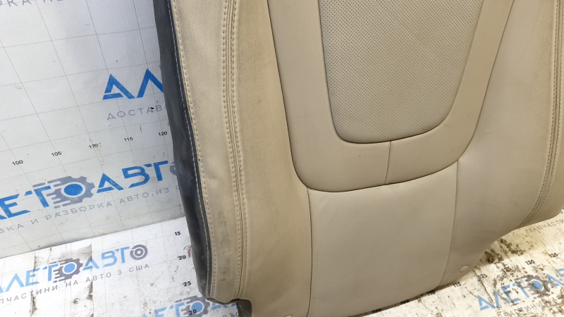 Спинка заднего ряда сидений Chevrolet Volt с естественными потертостями.