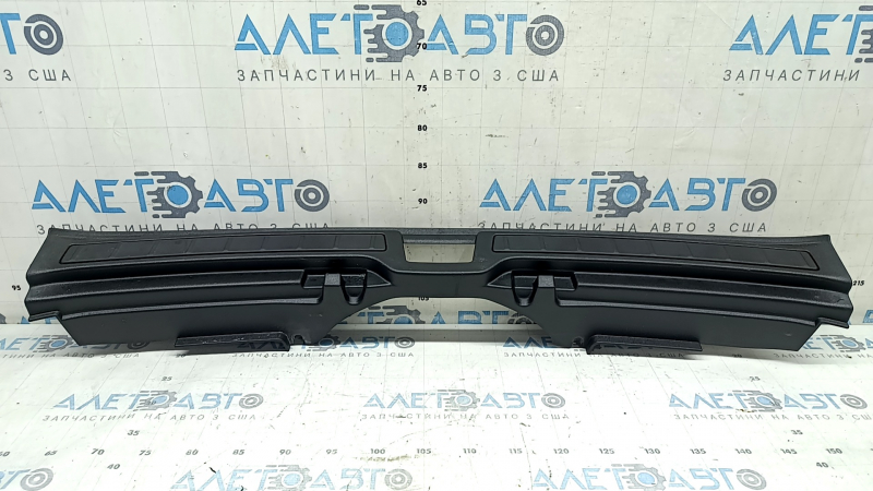 Накладка проема багажника Volvo XC40 19-26 черная, с вставками, потерта