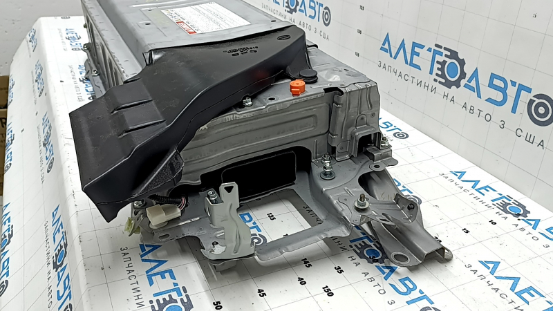 Фронтальная часть электробатареи Toyota Prius, вид сбоку.
