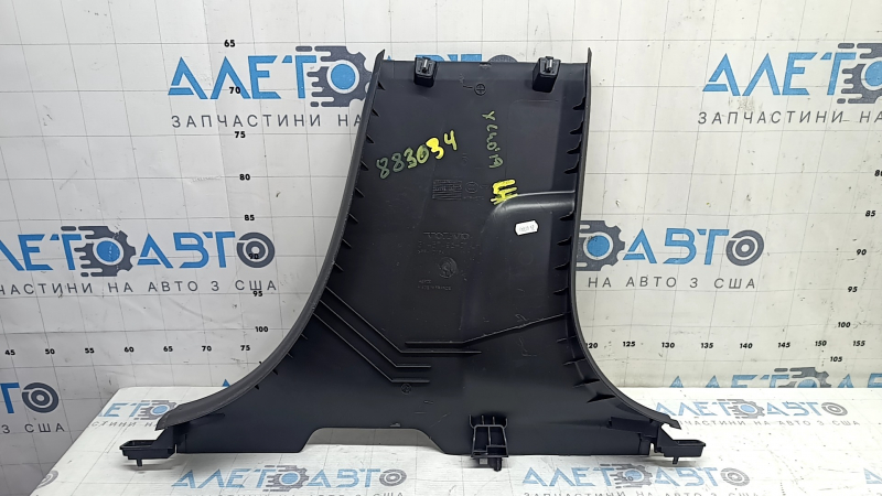 Накладка центральной стойки нижняя левая Volvo XC40 19-26 черная, потерта