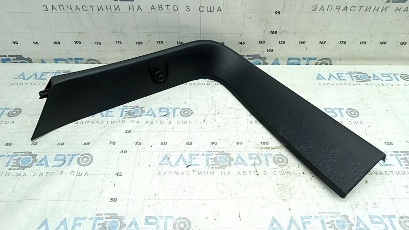 Обшивка двери багажника верхняя правая Volvo XC40 19-26 черная