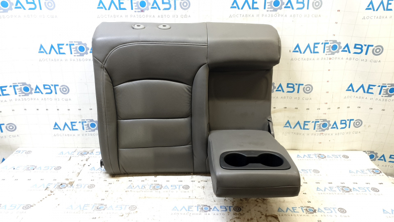Вид спинки заднего сиденья с подлокотником для Chevrolet Malibu 16-23, кожа, хорошее состояние.