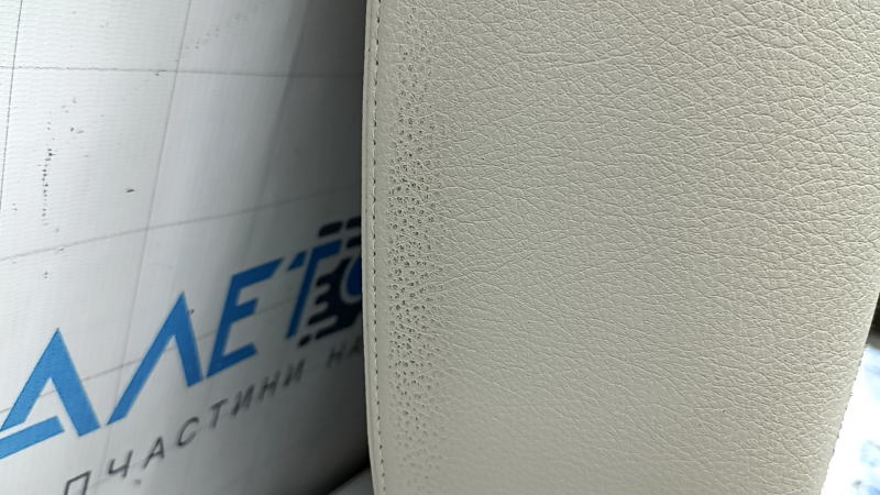 Фрагмент спинки с текстурой кожи, визуальные характеристики для модели BMW X1.