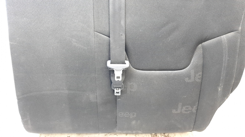 Деталь интерьера Jeep Renegade 2015-2024, черная спинка сиденья с дефектами