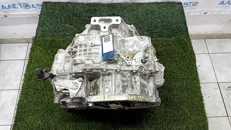 АКПП на Volkswagen Tiguan — вид сверху, оригинальные номера на месте.