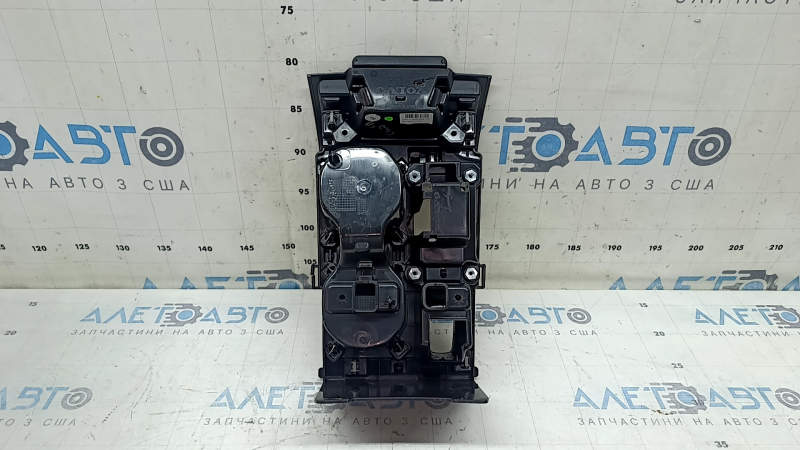 Накладка центральной консоли подстаканники Volvo XC40 19-26 2 части, черный, царапины, под чистку, надлом крепления