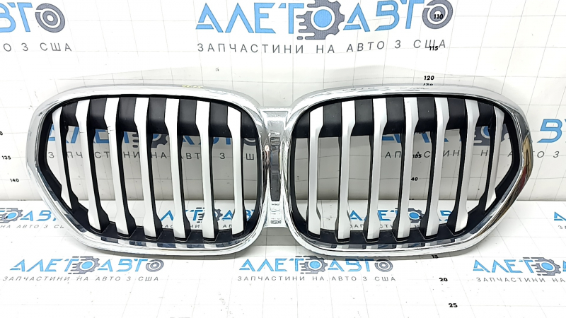 Решетка радиатора grill BMW X1 F48 20-22 Basis, царапины