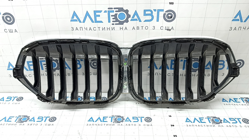 Решетка радиатора grill BMW X1 F48 20-22 Basis, царапины