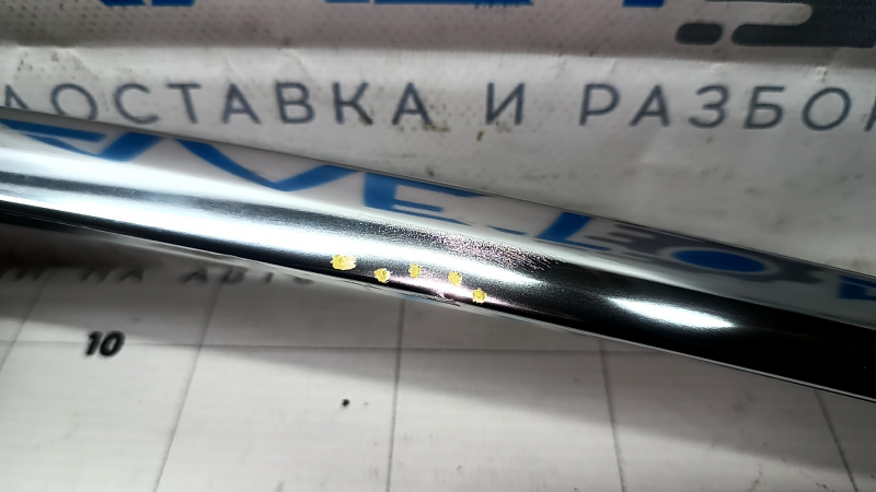Накладка крыши правая Tesla Model 3 18-23 хром, тычка, царапины