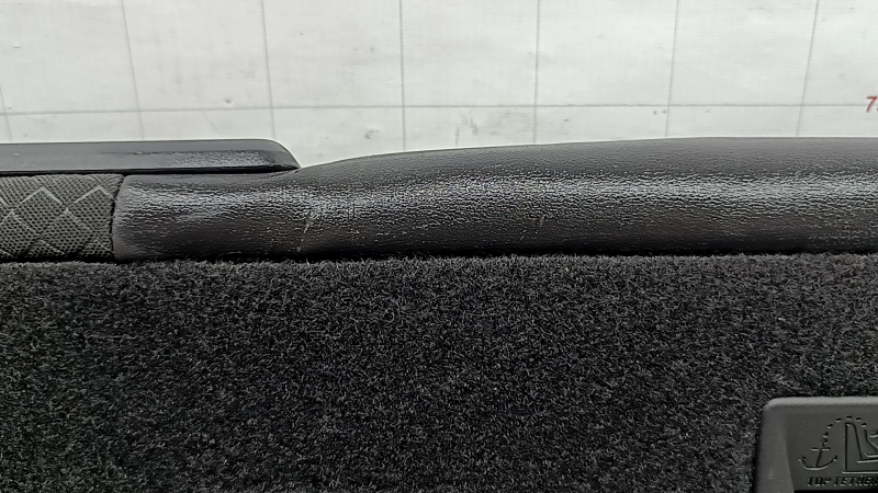 Детальный кадр повреждения на спинке сиденья Buick Encore