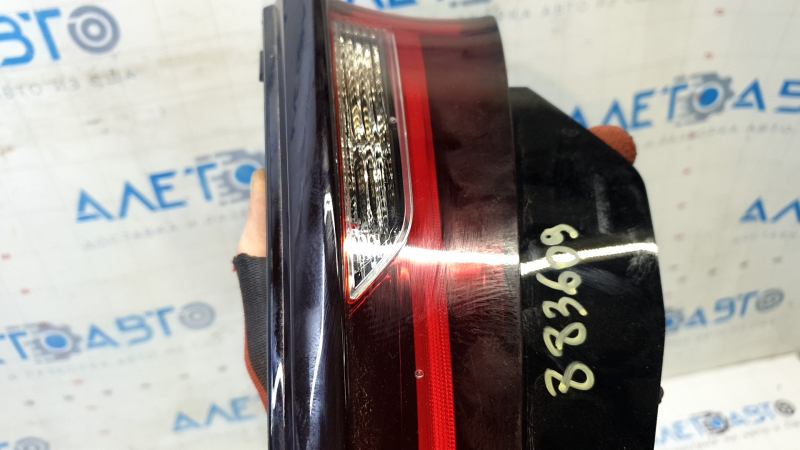 Фонарь внутренний двери багажника правый Mazda CX-30 20-23 LED, царапины
