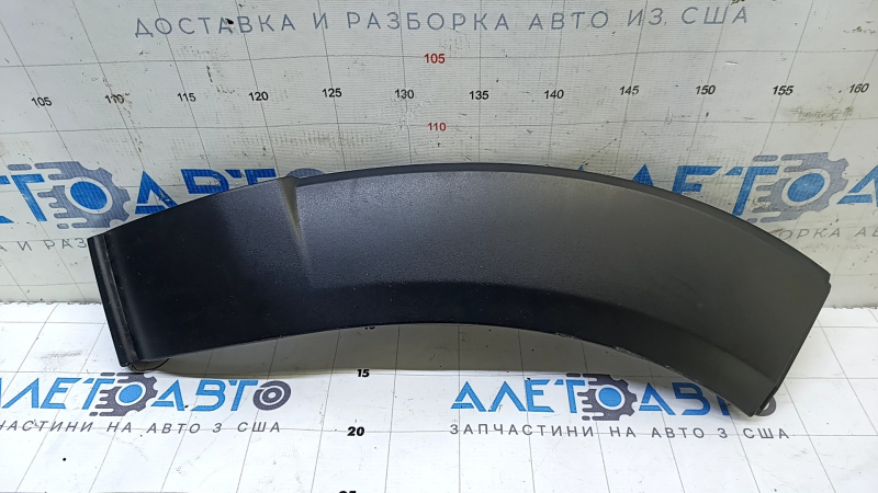 Накладка арки крыла передняя левая Mazda CX-30 20-25 на бампере, царапины